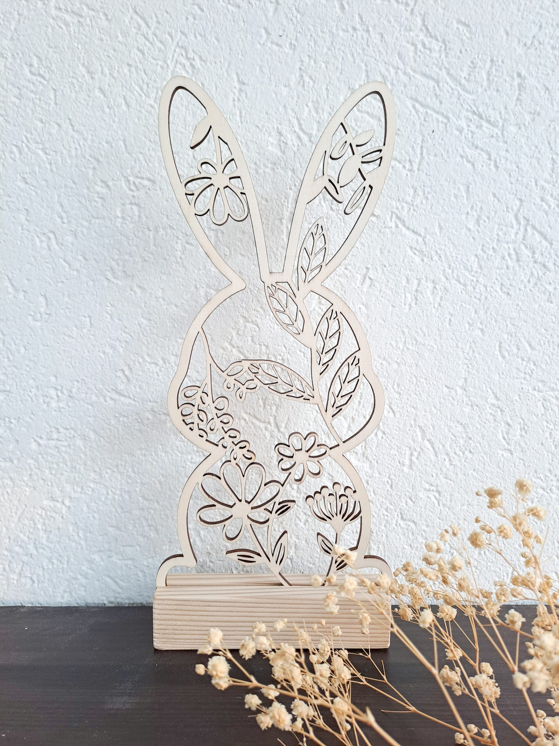 Holzsteller Hase mit Blumen
